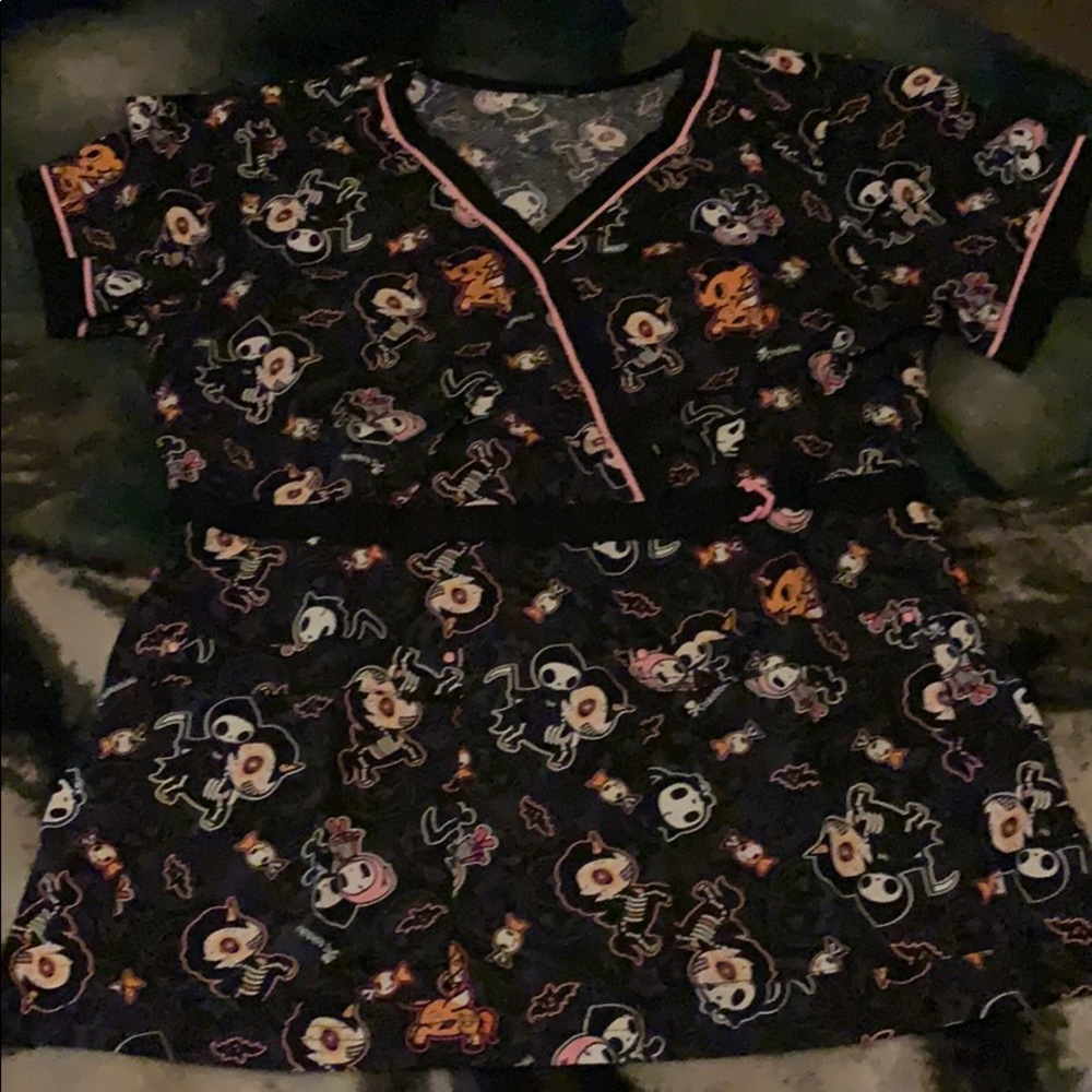 Women’s scrubs top
